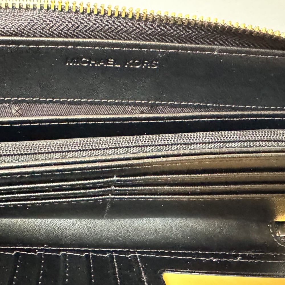 Michael Kors Jet Set LG Leather Wristlet Black - Picture 7 of 12